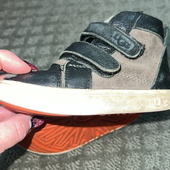 Size 7 baby boy Ugg boots - Picture 7 of 7